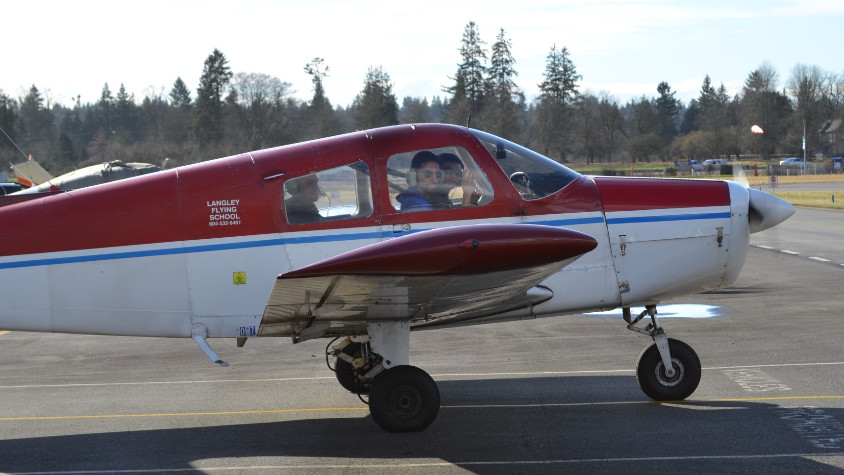 Langley Flying School's Piper Cherokee FKKF